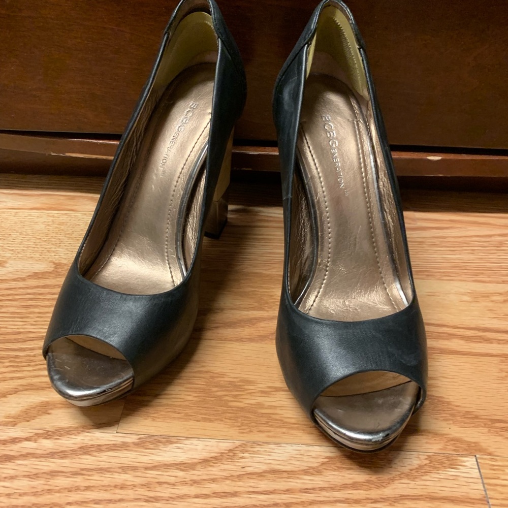 BCBG Generation black, bamboo and rose gold heels